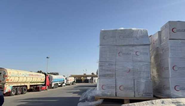 أكثر من 9 آلاف طن من مساعدات.. الهلال الأحمر يطلق قافلة «زاد العزة» 98 