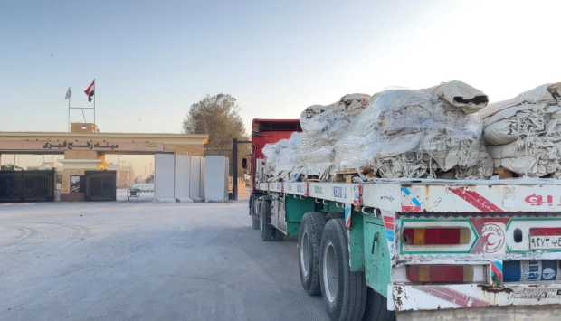 الهلال الأحمر المصري يعزز دعم غزة بـ 305 ألف سلة غذائية عبر قافلة «زاد العزة» 