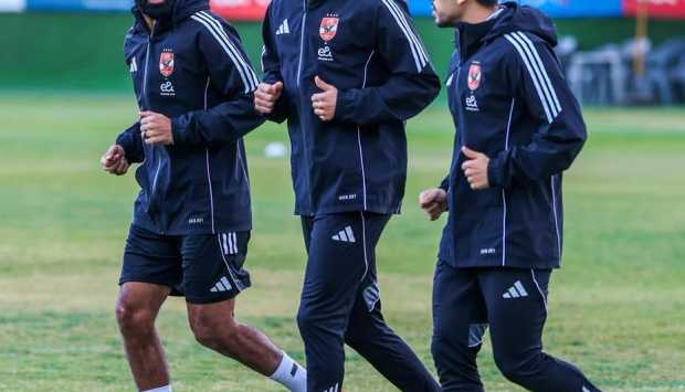 خلاف بسيط على نسبة إعادة البيع.. الأهلي يحسم الصفقة الأولى 