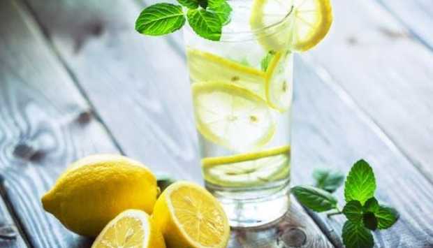 منها الماء الدافئ مع الليمون.. عادات صباحية تحميك من الأمراض في فصل الشتاء 