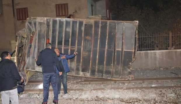بيان عاجل من السكة الحديد بشأن سقوط حاويات قطار بضائع بالقليوبية 