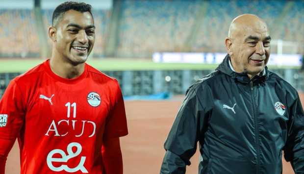 مصر ضد نيجيريا.. العميد ومصطفى محمد «سمن على عسل» (لقطات من آخر الاستعدادات) 