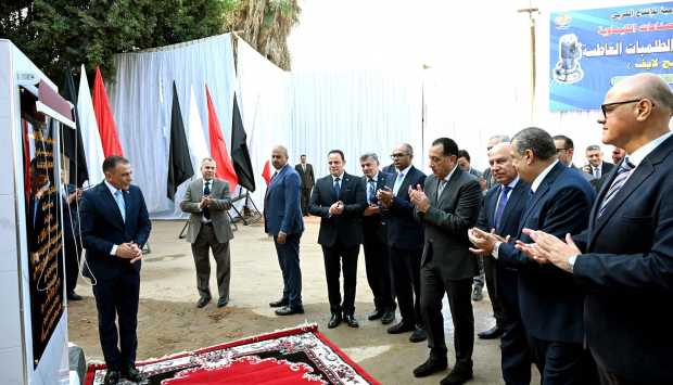 مدبولي خلال افتتاح مصنع الطلمبات الغاطسة: توجيهات رئاسية بتوطين الصناعة (صور) 