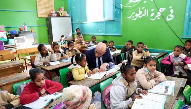 وزير التعليم من أسوان: دمج الذكاء الاصطناعي ضمن المناهج «خطوة محورية» 