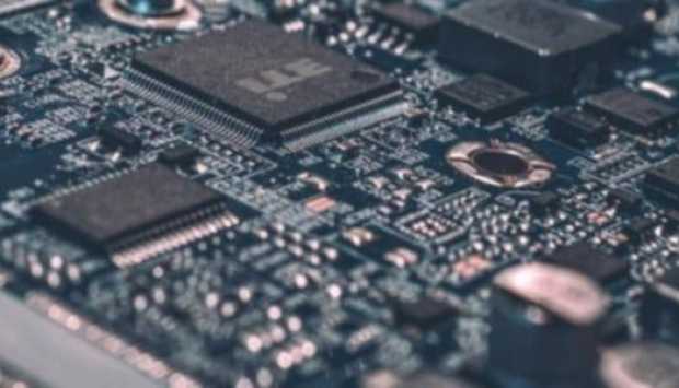 أويل برايس: ابتكار MIT يحد من فقد الطاقة في شرائح الذكاء الاصطناعي 