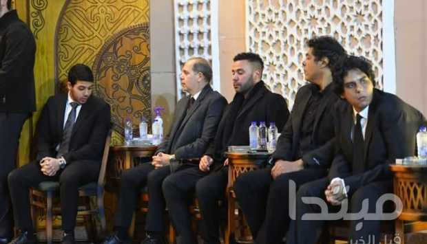 في غياب الزعيم.. كل النجوم في عزاء شقيقة عادل إمام (صور) 
