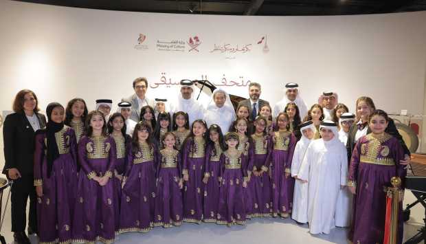 هنو يبحث تعزيز التعاون الثقافي مع هيئة متاحف قطر (صور) 