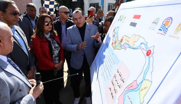 وزيرة التنمية المحلية تفتتح محطة مياه الشرب بقرية حجازة بحري في قنا (صور) 