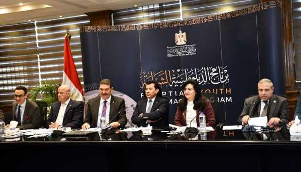 وزير الرياضة يشهد جانبًا من مقابلات الالتحاق ببرنامج الدبلوماسية الشبابية 