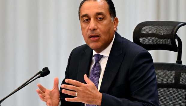 رئيس الوزراء يصل مطار القاهرة عائدا من لبنان 