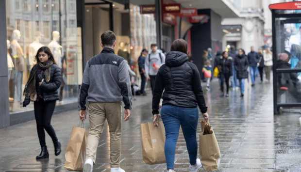 تراجع مبيعات التجزئة خلال الفترة الحاسمة قبل عيد الميلاد في بريطانيا 