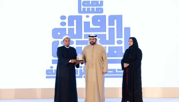 تكريم إسماعيل عبده في مسابقة الفجيرة الدولية للخط العربي 