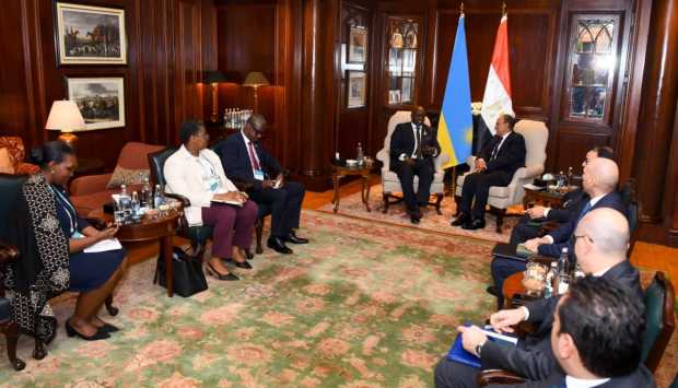 وزير الخارجية يلتقي نظيره الرواندي لبحث سبل تعزيز التعاون الثنائي 
