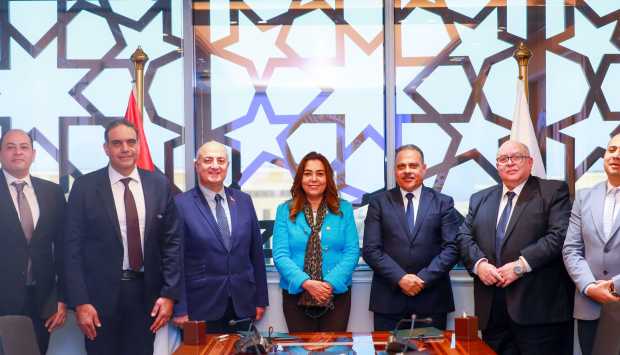 منال عوض تشهد توقيع إنشاء وتوريد وتركيب وتشغيل 3 منشآت لمعالجة المخلفات بالشرقية 