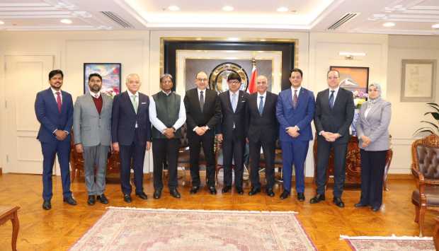 وزير قطاع الأعمال العام يبحث مع سفير الهند سبل التعاون السياحي بين البلدين (صور) 