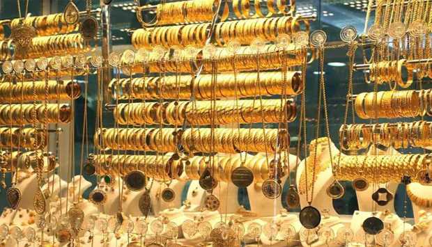 الذهب يتراجع بنحو 3% إلى 4510.99 دولار للأونصة 