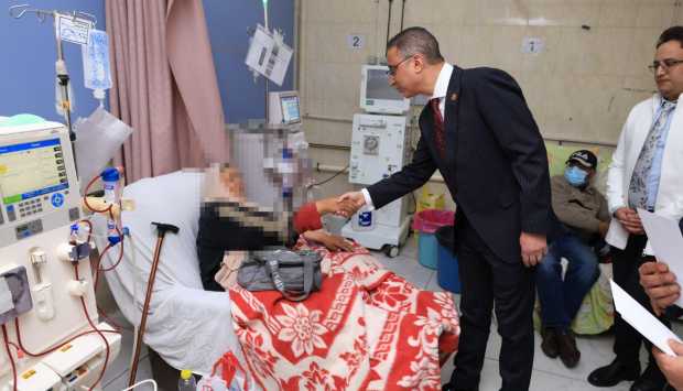 محافظ الجيزة يتفقد مستشفى التحرير العام بإمبابة للاطمئنان على تقديم الرعاية (صور) 