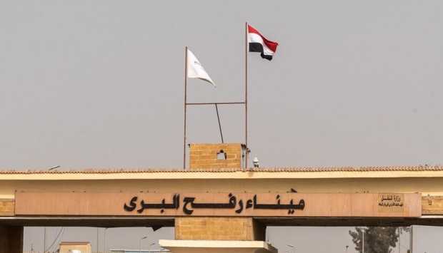 وسط إجراءات ميسرة.. معبر رفح يستقبل دفعة جديدة من العائدين إلى قطاع غزة 