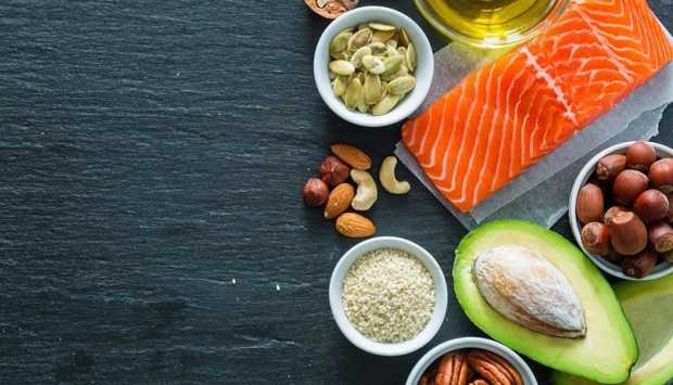تعطيك 30% من طاقتك يوميًا.. تعرف على أنواع الدهون المفيدة لجسمك (إنفوجراف) 