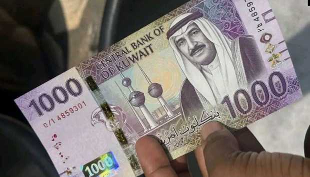 الدينار الكويتي يحافظ على قمته.. تعرف على أعلى وأقل سعر في البنوك المصرية اليوم الإثنين 