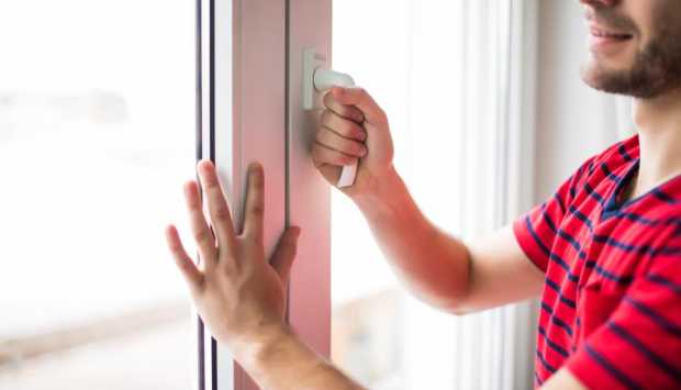 أثناء تقلبات الطقس.. كيف تحمي منزلك من الرياح والأتربة؟ 