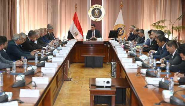 وزير الصناعة: حريصون على تشجيع شركات الأدوية لتصبح مصر مركزا للتصنيع 