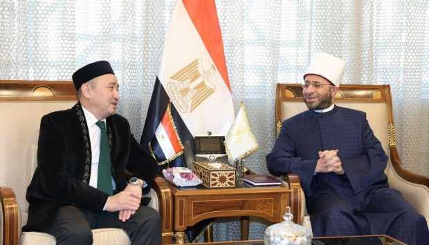 وزير الأوقاف يستعرض مع وفد كازاخستاني إنجازات جامعة «نور-مبارك» 