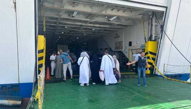 انطلاق أولى أفواج الحج البري من ميناء نويبع البحري 