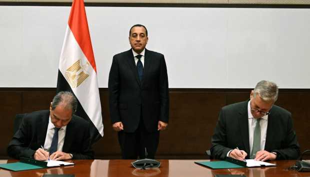 أياد مصرية.. رئيس الوزراء يشهد توقيع اتفاقية لتأهيل شبكات الغاز اللبنانية 