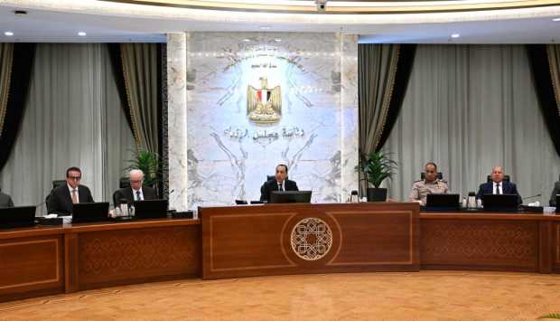 مدبولي يوجه بضرورة التزام جميع الوزارات بإجراءات الترشيد الحكومي 