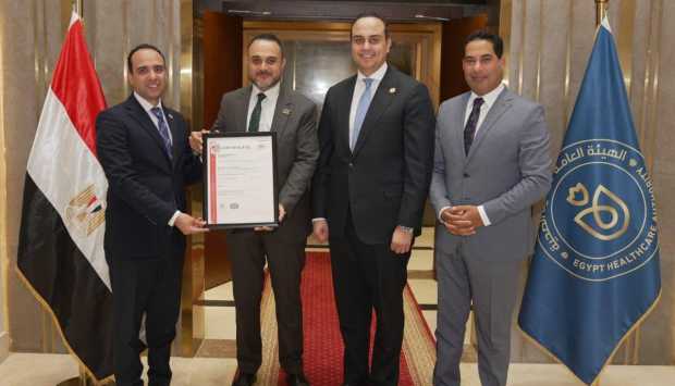 إنجاز دولي جديد.. رئيس «الرعاية الصحية» يتسلم شهادة «ISO 9001:2015» من «T V AUSTRIA» 