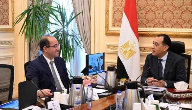 رئيس الوزراء يوجه ببدء المفاوضات مع وكلاء السيارات الكهربائية والحصول على أفضل العروض 
