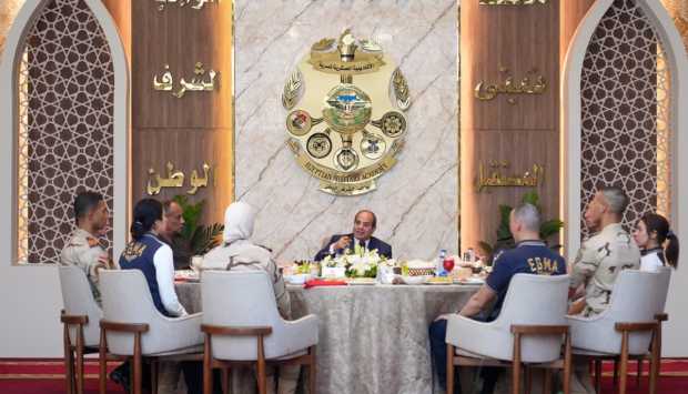 السيسي خلال تفقده مقر القيادة الاستراتيجية: استقرار الوطن العربي مسؤولية مشتركة لا تقبل التجزئة 