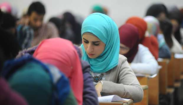 في استطلاع لمركز المعلومات.. 81% من المصريين يؤكدون أن تعليم الفتاة أهم من زواجها 