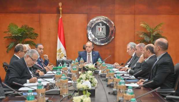 برئاسة وزير الاستثمار.. مدبولي يصدر قرارين بإعادة تشكيل اللجنة الدائمة لمعايير المحاسبة والمراجعة 