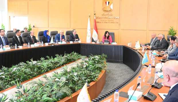 وزيرة الإسكان: كفاءة النظافة والزراعة والصيانة أولوية في المدن الجديدة 