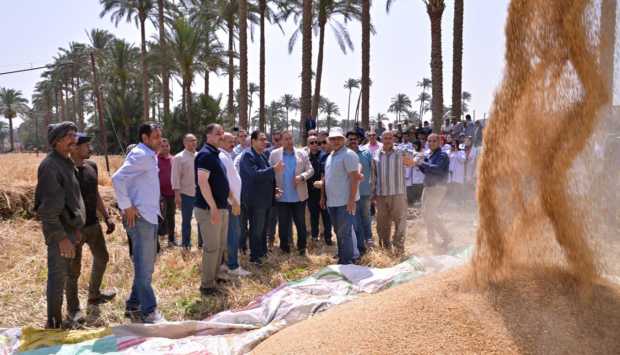 رئيس جامعة القاهرة: محطة التجارب والبحوث الزراعية نموذج متكامل للتعليم والتدريب والإنتاج 