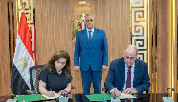 وزير الإنتاج الحربي يوقع بروتوكولا لتصنيع أجهزة الهايبر باريك محليا: نعزز التصنيع المحلي 