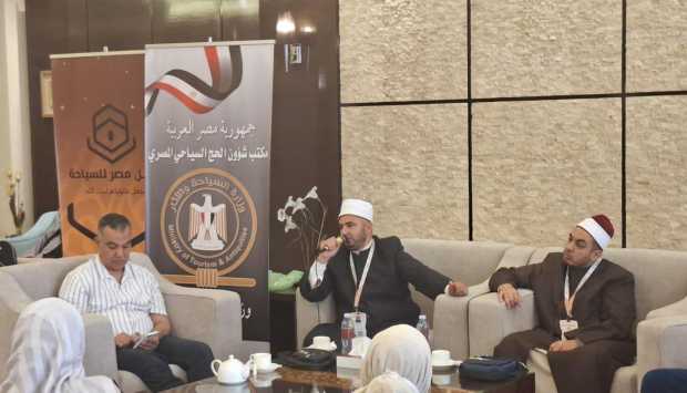 شرح المناسك خطوة بخطوة.. ندوات دينية يومية لحجاج السياحة بمكة والمدينة (صور) 