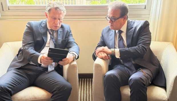 خالد عبدالغفار: حريصون على تعزيز التعاون الصحي مع مختلف الدول 