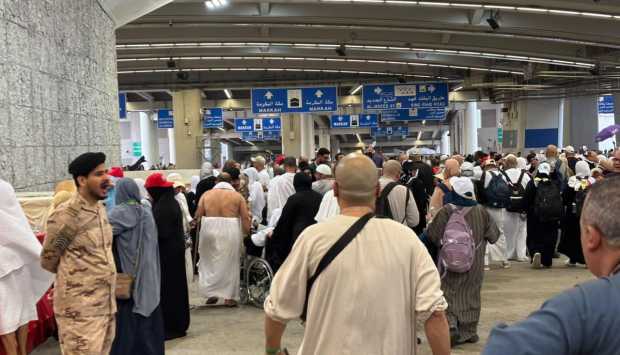 حجاج الجمعيات الأهلية يواصلون أداء المناسك ويرمون جمرة العقبة الكبرى (صور) 
