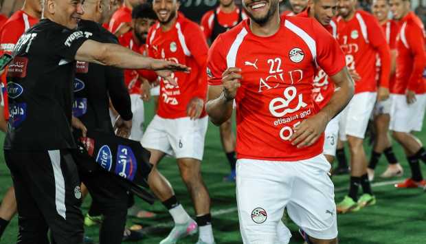 ممر شرفي في تدريب المنتخب الوطني احتفالاً بمرموش واللاعبين الجدد (صور) 