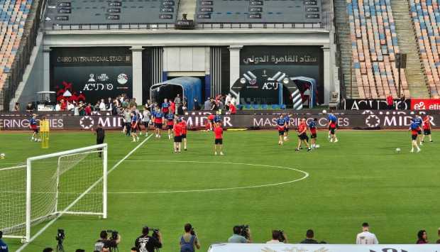 استعدادًا لودية الفراعنة.. المنتخب الروسي يخوض مرانًا مفتوحًا على استاد القاهرة 