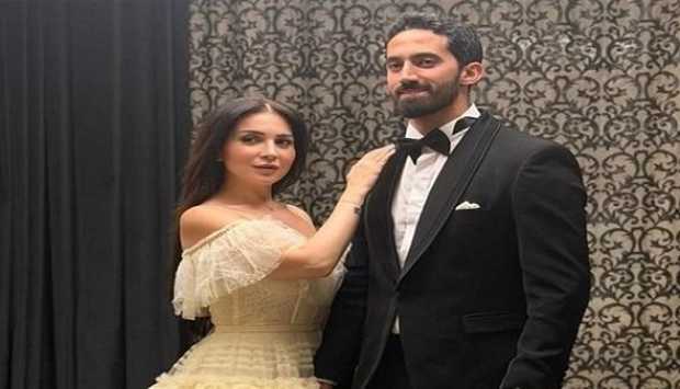 قالي بحبك في مكالمة تليفون.. مي عز الدين تكشف تفاصيل تعارفها على زوجها 