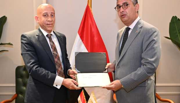وزير التموين: دعم وتحفيز الكفاءات المتميزة يعزز كفاءة الرقابة والانضباط بالأسواق (صور) 