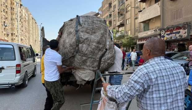 محافظ الجيزة يقود حملة لضبط سيارات «الفريزة» بالهرم وفيصل (صور) 