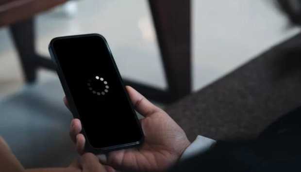 لماذا يصبح هاتفك بطيئًا في الحر؟ 