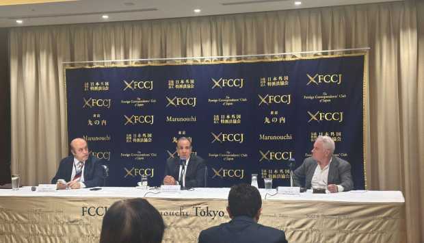 وزير الخارجية يعقد مؤتمرا صحفيا مع المراسلين الأجانب باليابان 