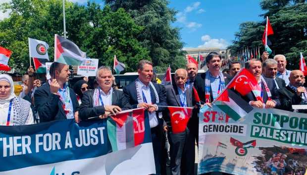 وقفة تضامنية عمالية بجنيف احتفالًا باعتماد فلسطين بصفة مراقب في منظمة العمل الدولية 