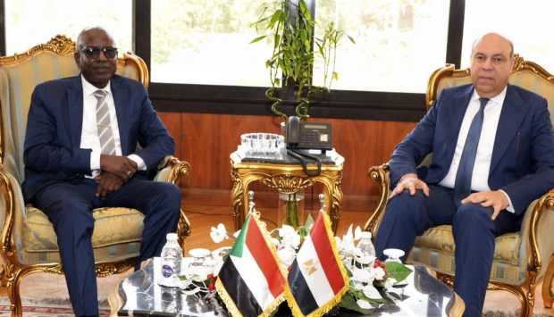 الحفني: حريصون على تقديم أوجه الدعم لخدمة وتطوير قطاع الطيران المدني بالسودان 